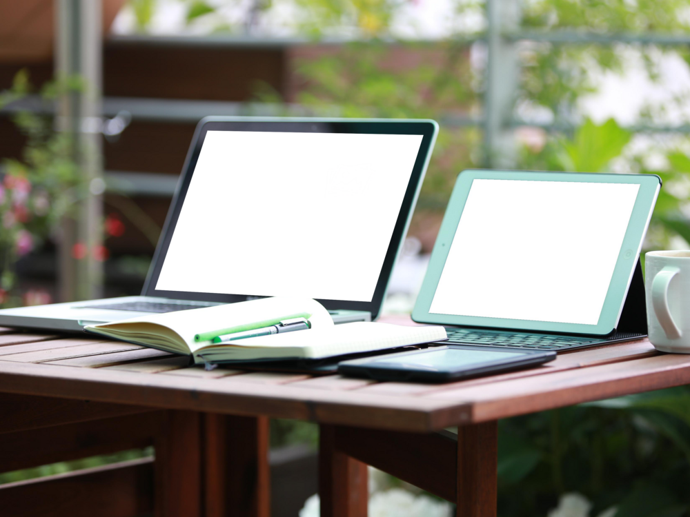 Desktop Mockup: offbeat desktop