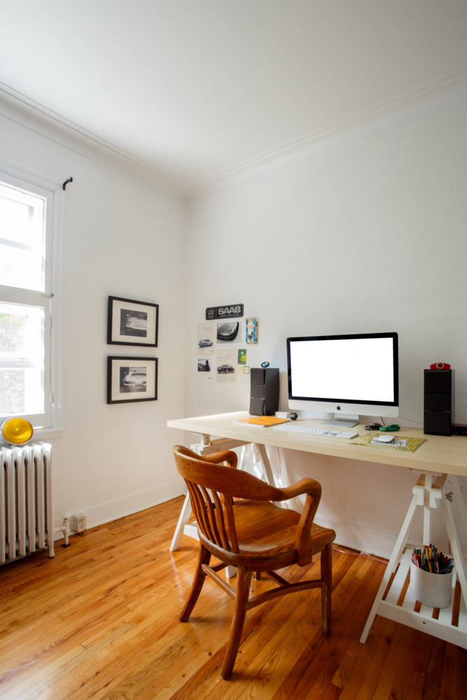 Desktop Mockup: office room corner with pc