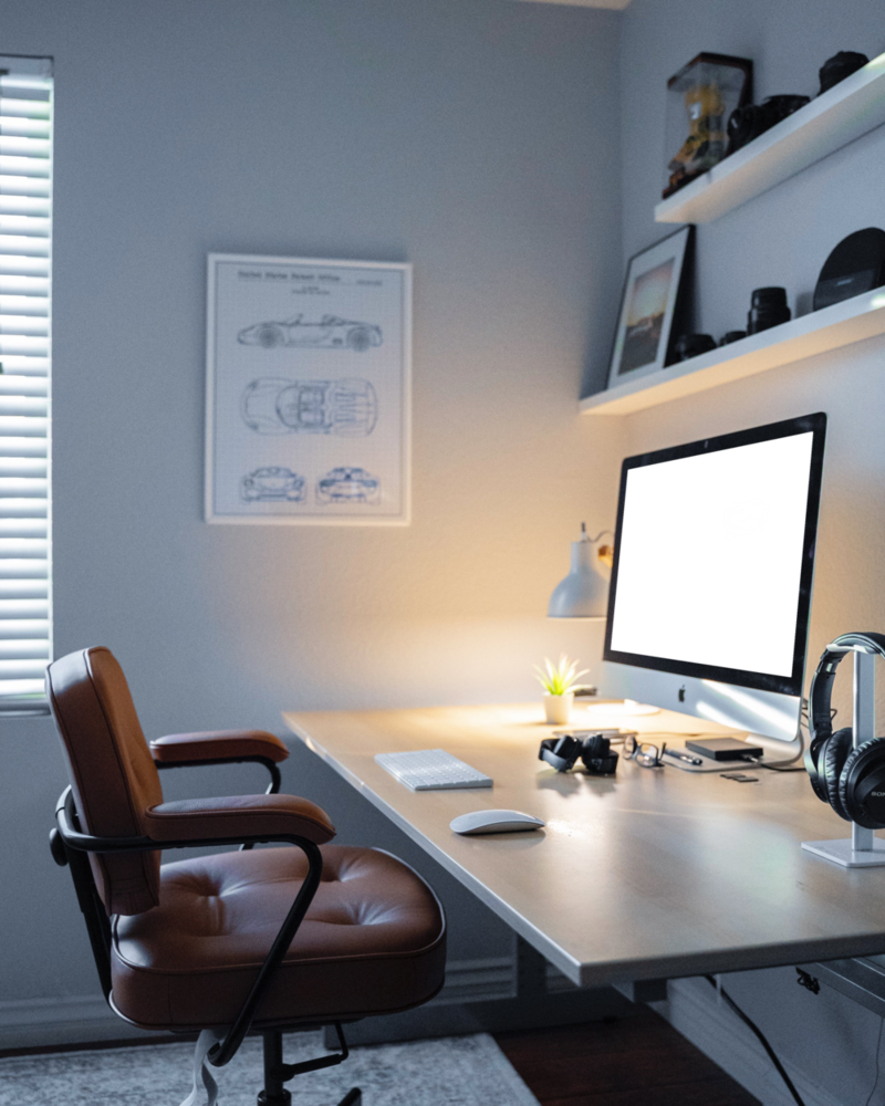 Desktop Mockup: desktop pc in home office room