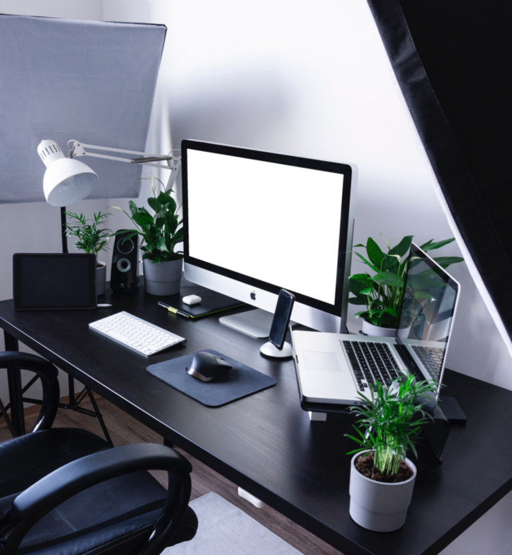 Desktop Mockup: desktop pc in the small home office
