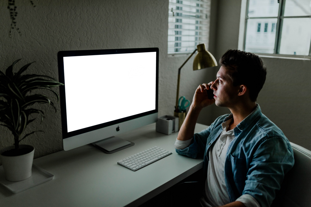 Desktop Mockup: person having a call near the computer