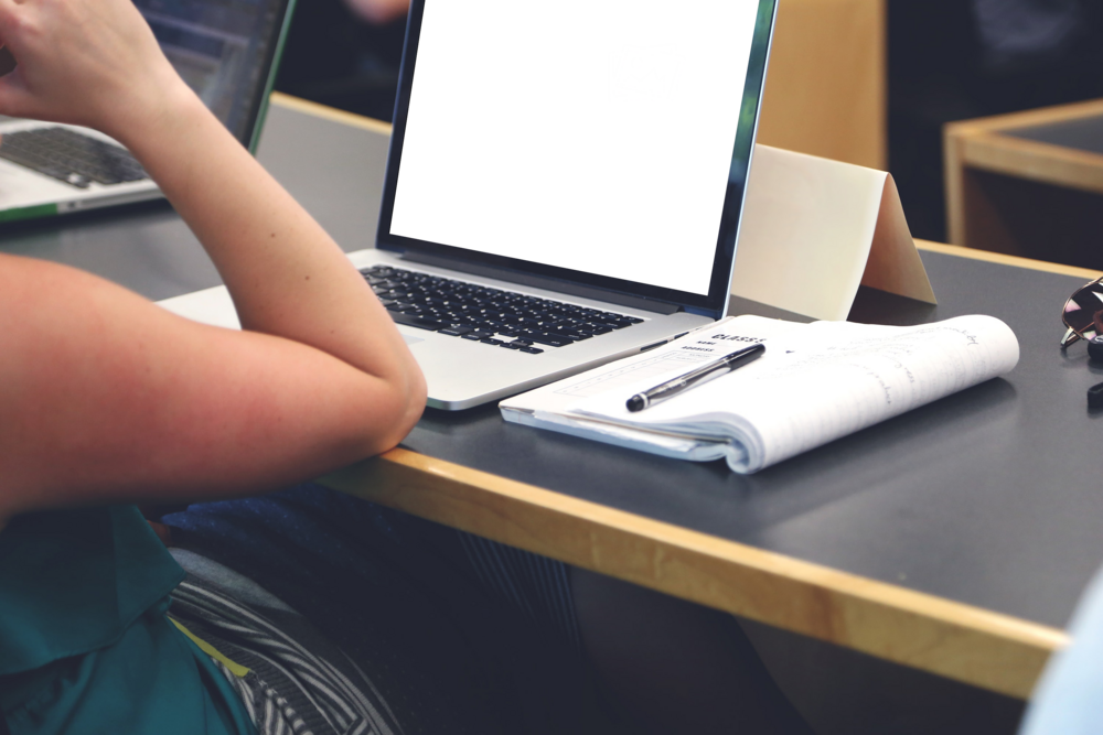 Laptop Mockup: dearest laptop
