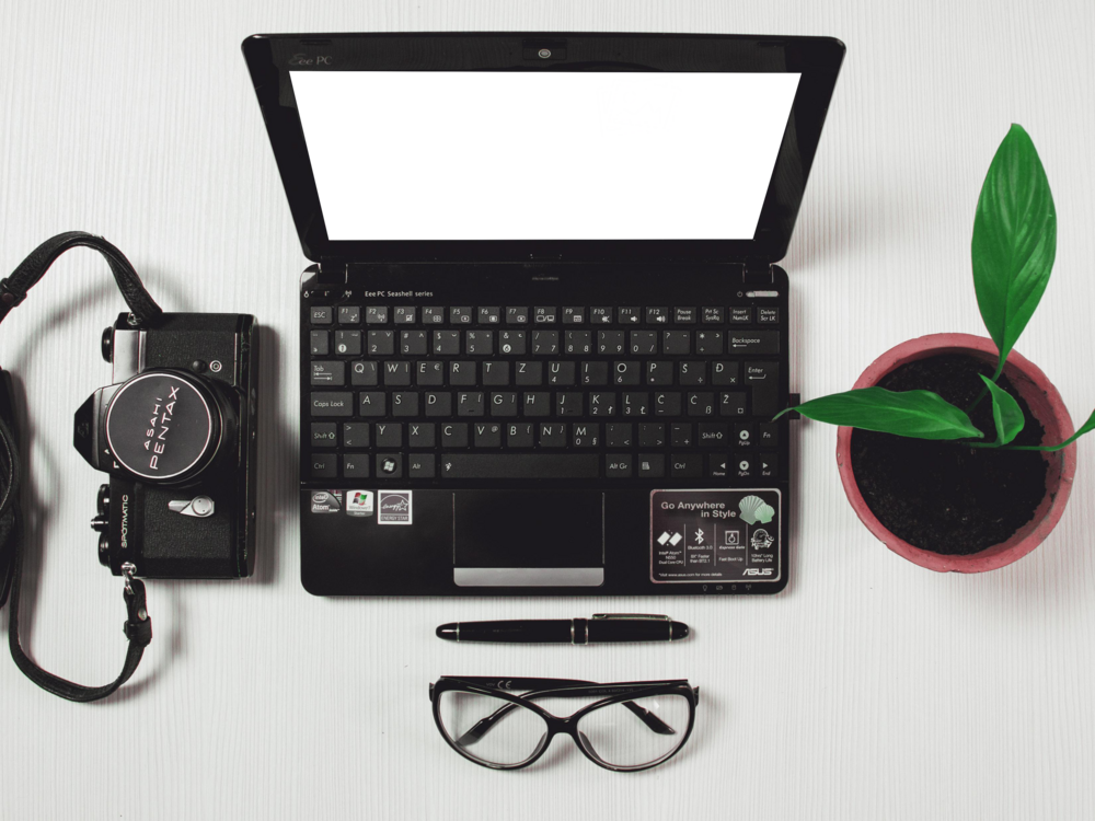 Laptop Mockup: frugal laptop