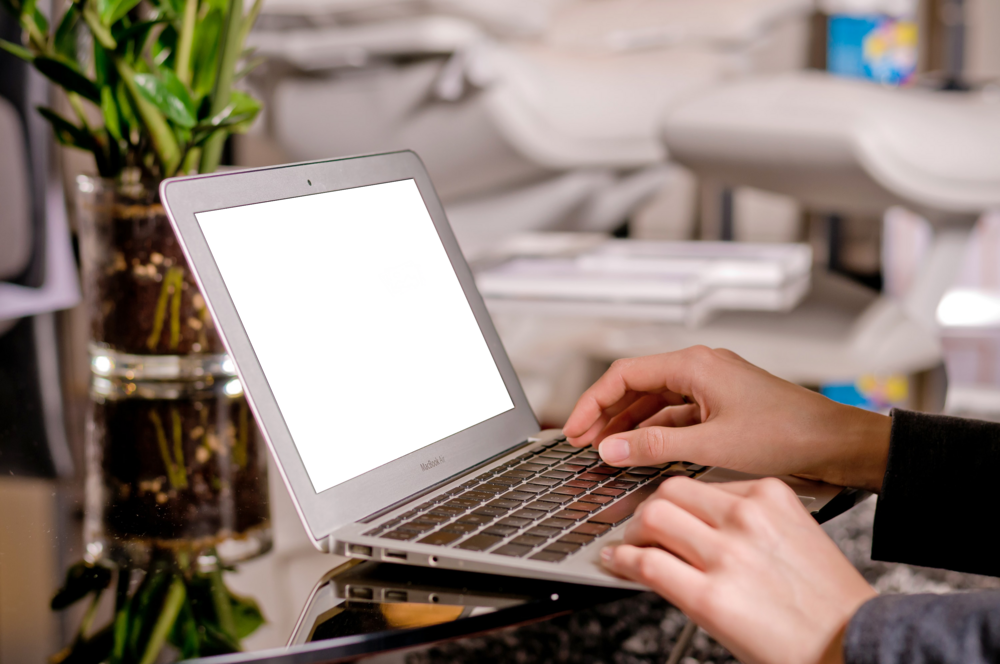 Laptop Mockup: granular laptop