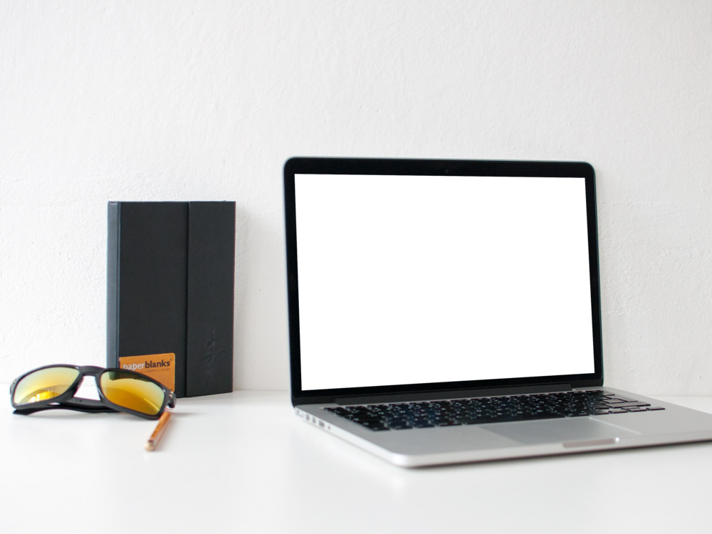 Laptop Mockup: offensive laptop