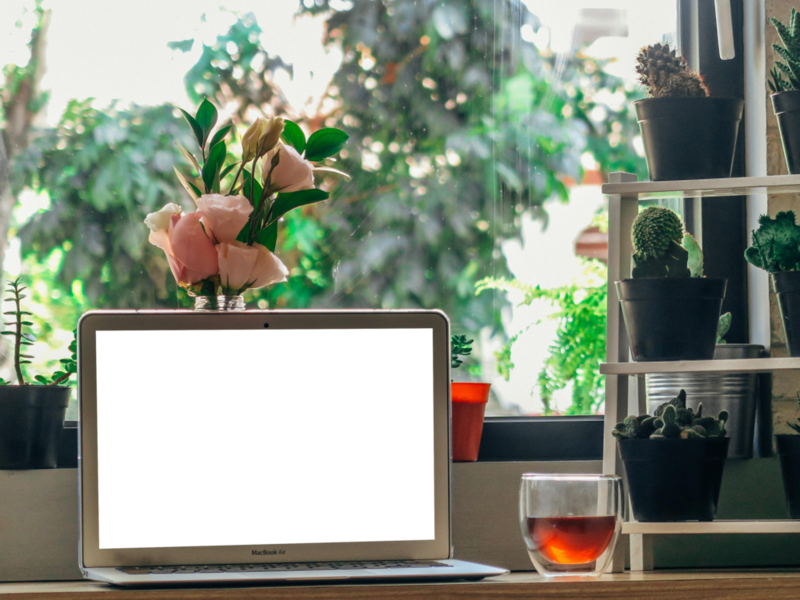 Laptop Mockup: realistic laptop