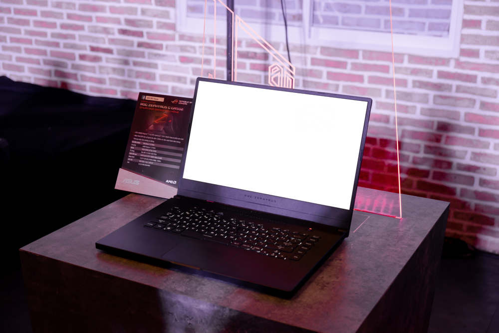 Laptop Mockup: laptop sold in shop