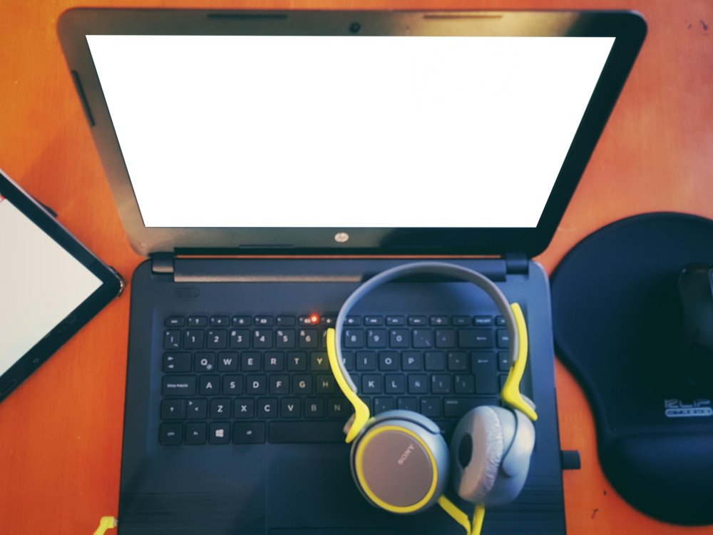 Laptop Mockup: those laptop