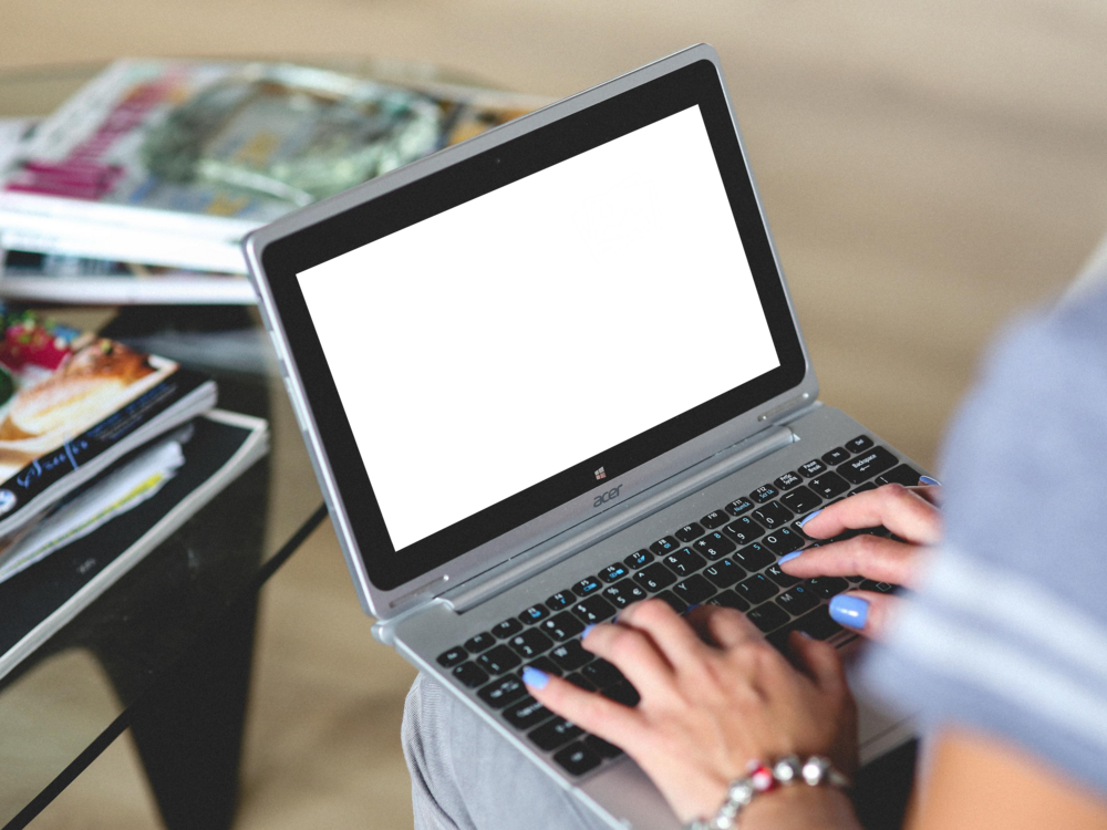 Laptop Mockup: unrealistic laptop