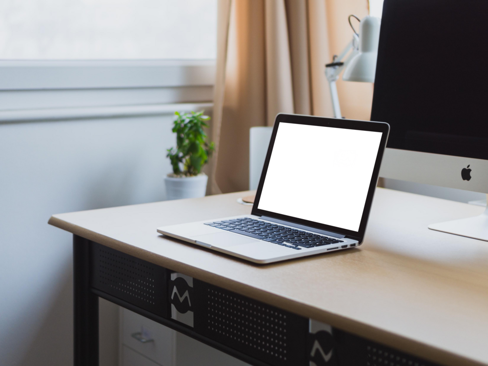 Laptop Mockup: yawning laptop