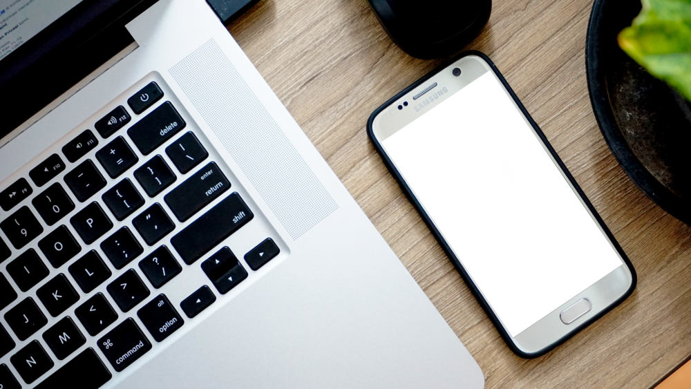 Mobile Mockup: phone on a desk near the macbook