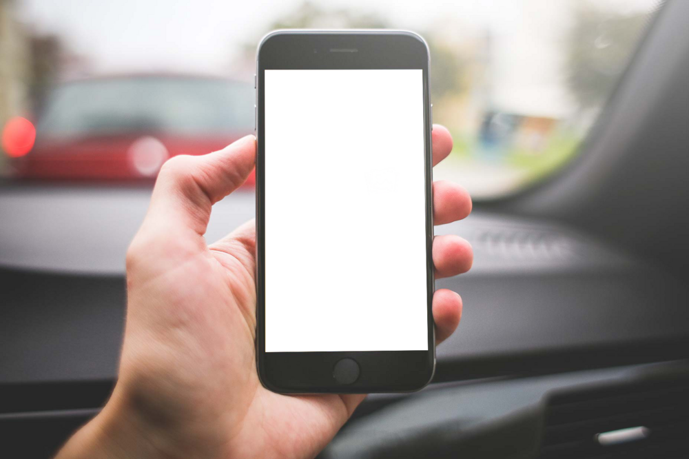 Mobile Mockup: sympathetic mobile in the car
